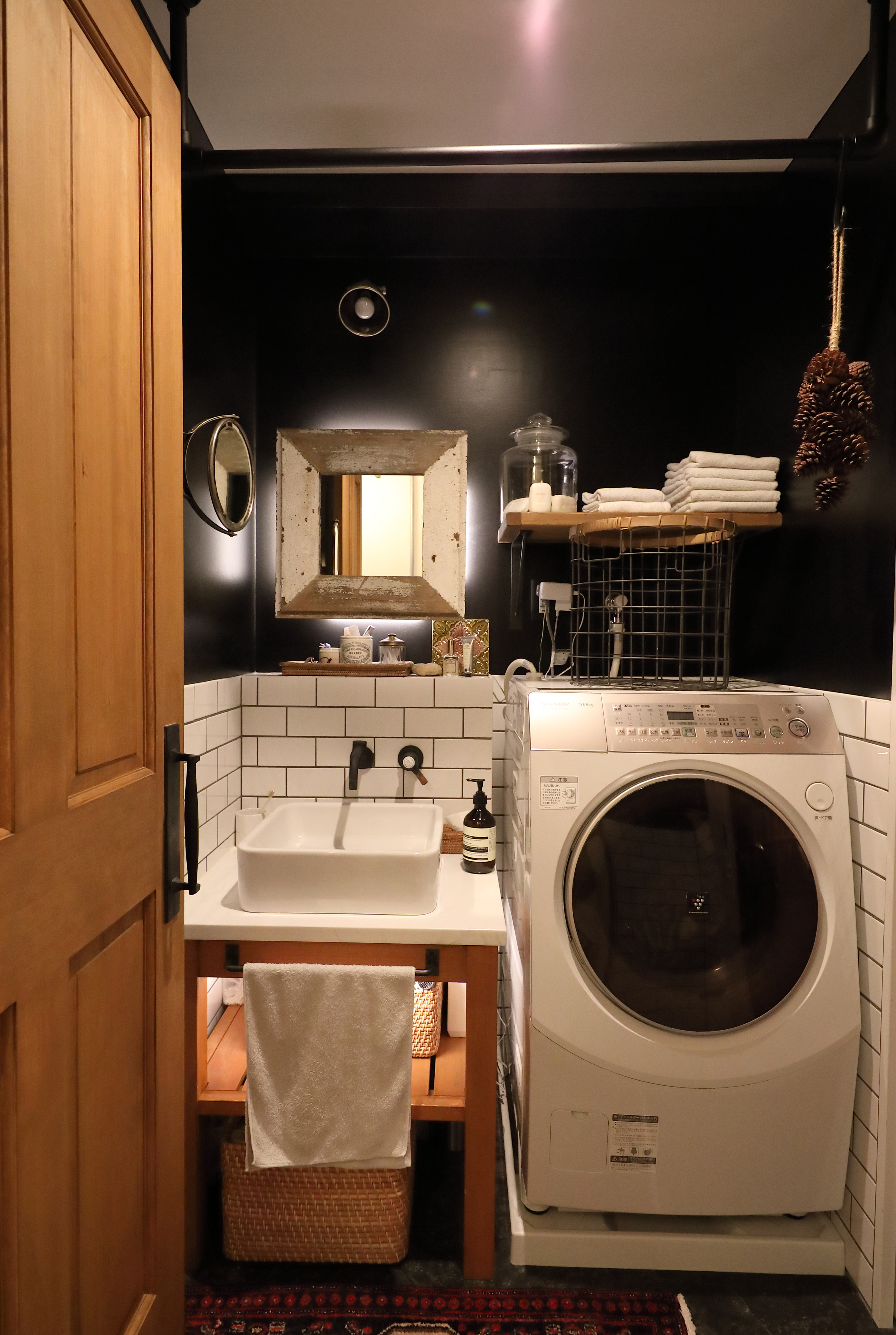 洗面所 脱衣所のおしゃれな壁紙リノベ実例 アクセントクロスの使い方と機能の選び方 リノベーションのshuken Re マンション 住宅 中古物件をリフォームやリノベで住みやすくデザインし施工します