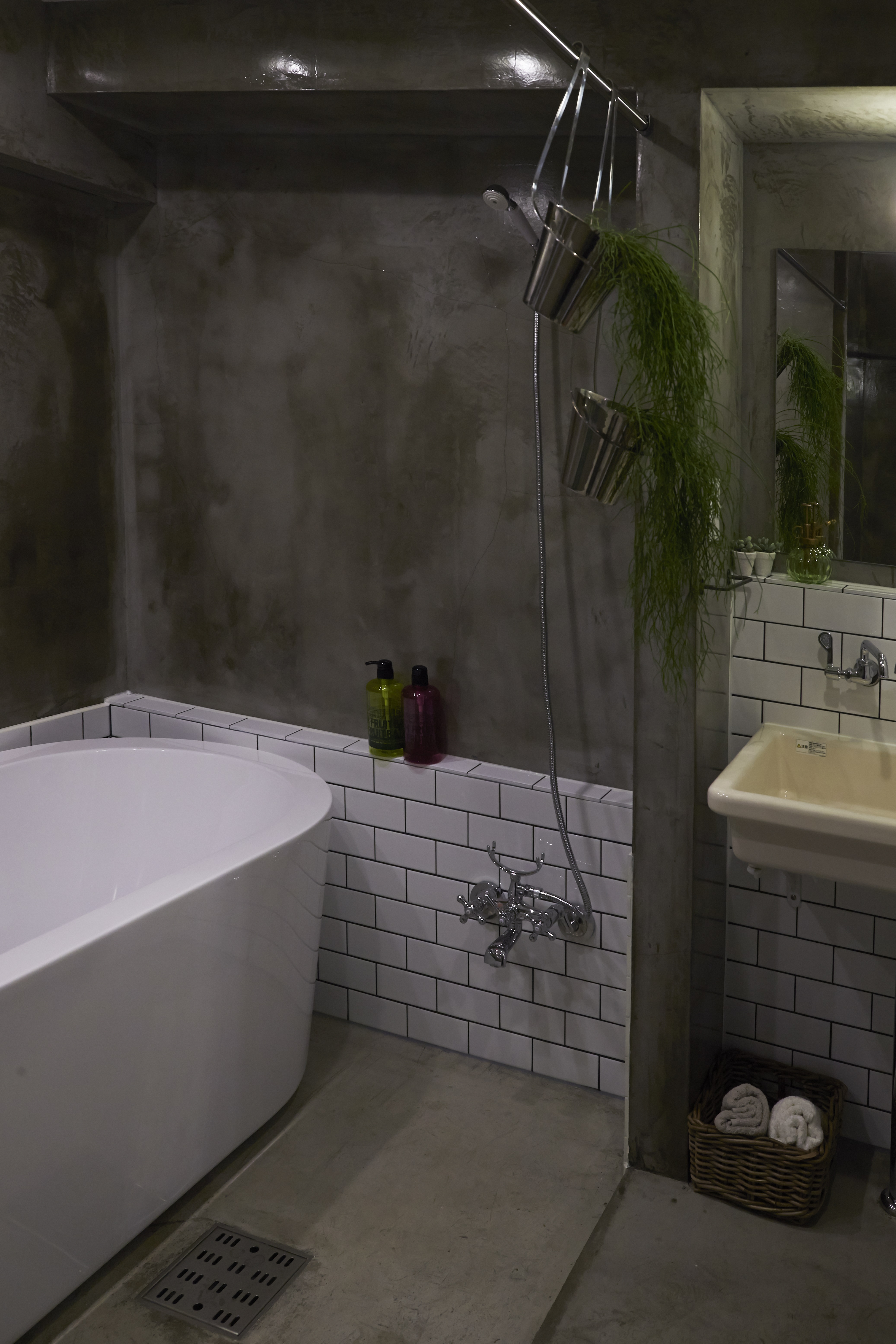 おしゃれな浴室のリフォーム事例11選 ユニットバスと在来工法のお風呂を紹介 リノベーションのshuken Re マンション 住宅 中古物件をリフォームやリノベで住みやすくデザインし施工します
