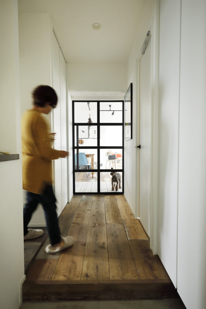マンションの暗い 狭い玄関をおしゃれにする8つのコーディネート方法 実例 リノベーションのshuken Re マンション 住宅 中古物件をリフォームやリノベで住みやすくデザインし施工します