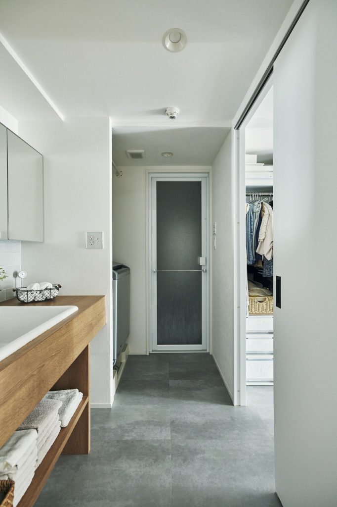 ファミリークローゼット直結の洗面脱衣室