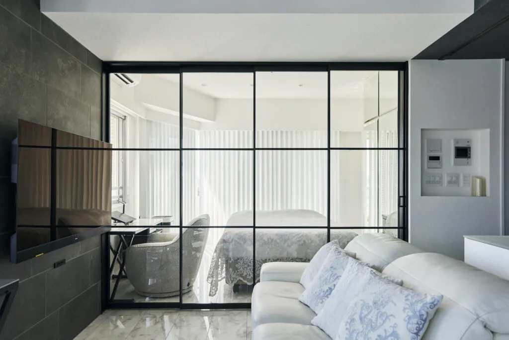 ホテルのように洗練された空間で夫婦2人の都会的な暮らしを実現した実例