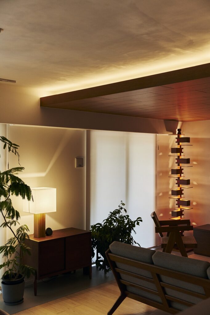 間接照明でより魅力的になる漆喰の壁