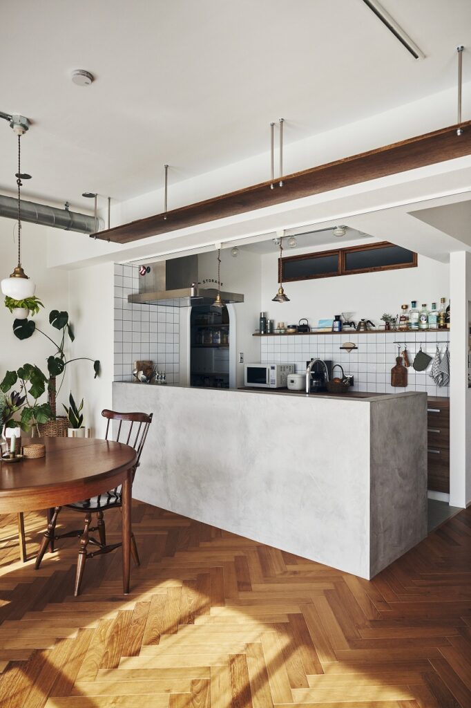 モルタルの腰壁　カウンター